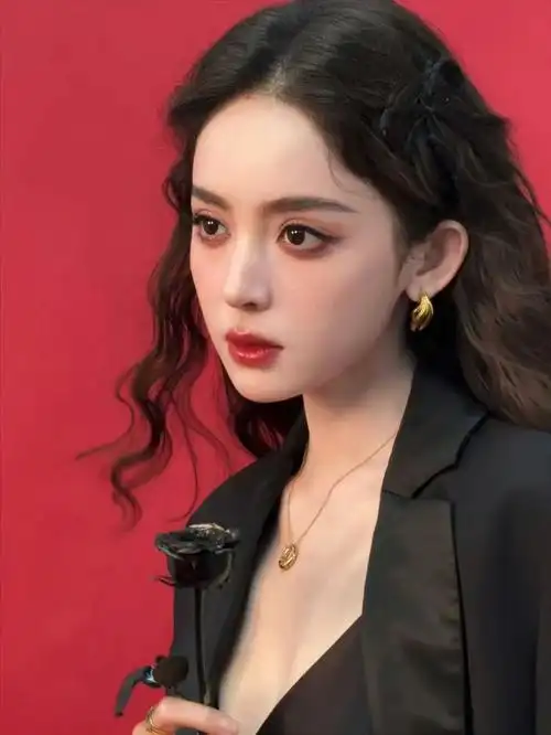 古力娜扎的这身造型堪称时尚范本