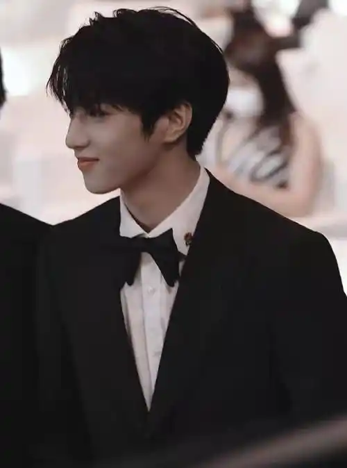 四年的暴风成长,狼王已横空出世,你可以永远相信刘耀文_严浩翔_少年团