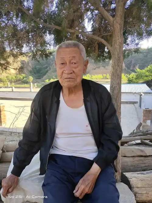 刘家塔村七十岁以上的老人像册