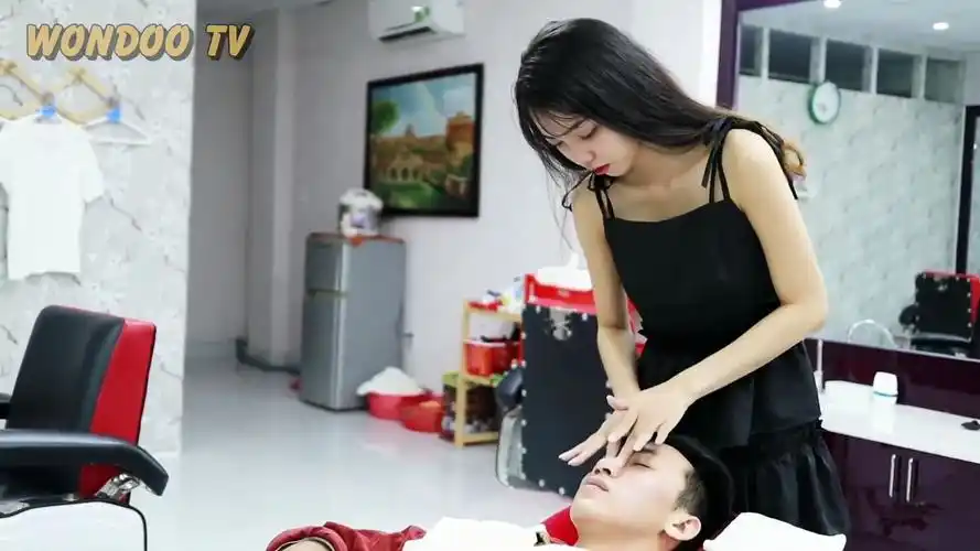 越南理发店19岁漂亮清纯妹子按摩护理服务