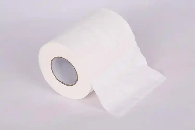 厂家供应酒店客房用卫生小卷纸 4层80克宾馆旅馆用卫生纸卷筒厕纸