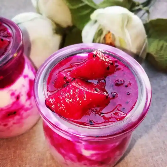 火龙果汁酸奶,颜色艳丽,酸甜可口