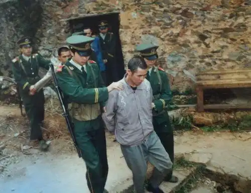 在前两天的文章里,我跟大家聊了下在1983年严打中被铲除的两大帮派