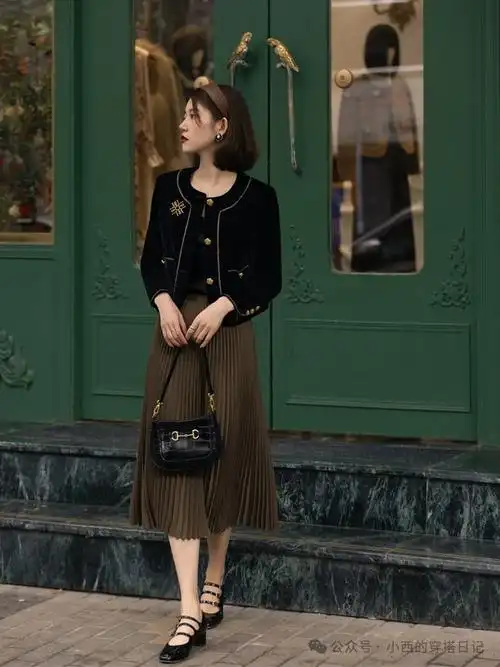 百褶裙搭配这4种上衣,优雅飘逸又好看|半裙|衬衫|穿搭|针织衫|小香风