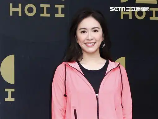 安利晚奶的反面真名媛蔡依珊