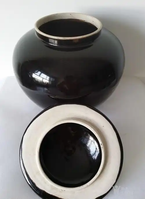 华夏古玩城 瓷器 高古 > 定窑黑釉盖罐 年代:宋代 艺术类别:单色釉