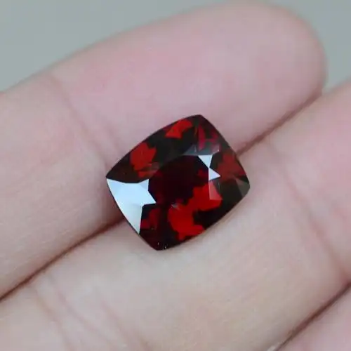 天然颗粒血红色石榴石裸石方形戒面745ct净度好高其他