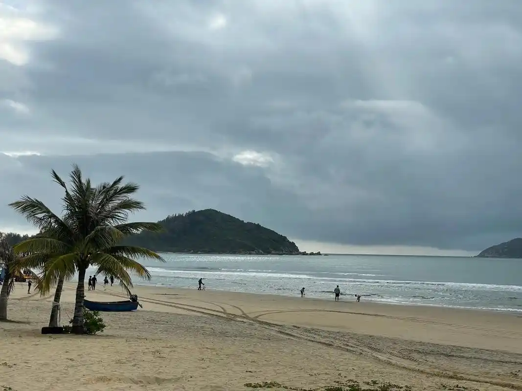 带你去看海  总要来躺上海吧,带你看看上海金山海滩 - 抖音