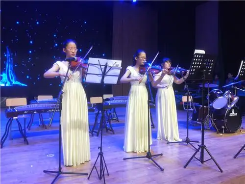 小提琴三重奏《卡农》:初一创1 陈礼林,初一8 寇云舒,寇云欣.jpg