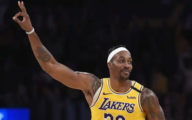 霍华德为了湖人总冠军勤练3分球单挑中命中率100