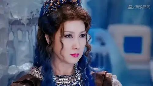 幻城:渊祭为了安抚莲姬,带她来到永莲池看隐莲