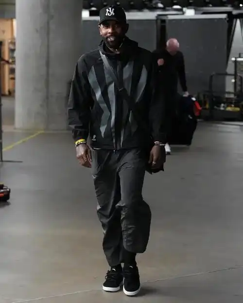 个性十足欧文近期穿搭一览极具个人特色但不失潮流