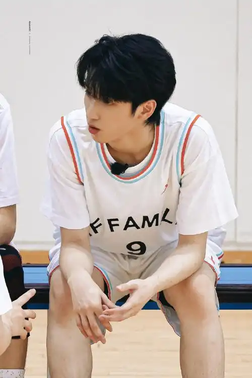 tf家族夏日运动会##严浩翔夏日运动会饭拍生图