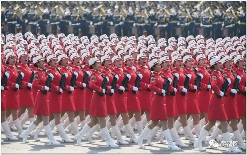 国庆阅兵掠影(国庆练笔范文)咏梅