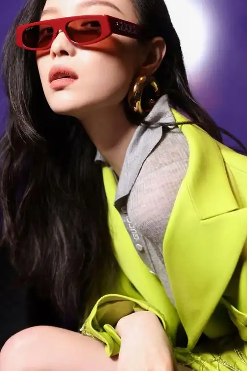 倪妮是十年前的四小花旦之一,170cm的身高,45kg的体重,这个体型想不火