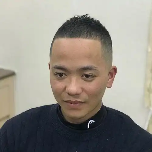 男生小平头发型剪的好照样也很帅