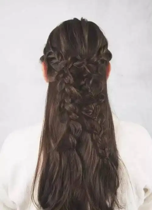 超给力的甜美发型,为你约会加分,收获满满的幸福吧.