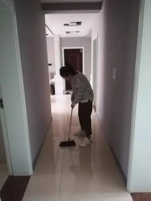 平常只看到妈妈每天打扫家里卫生,今天我想尝试自己收拾卫生,体会一下