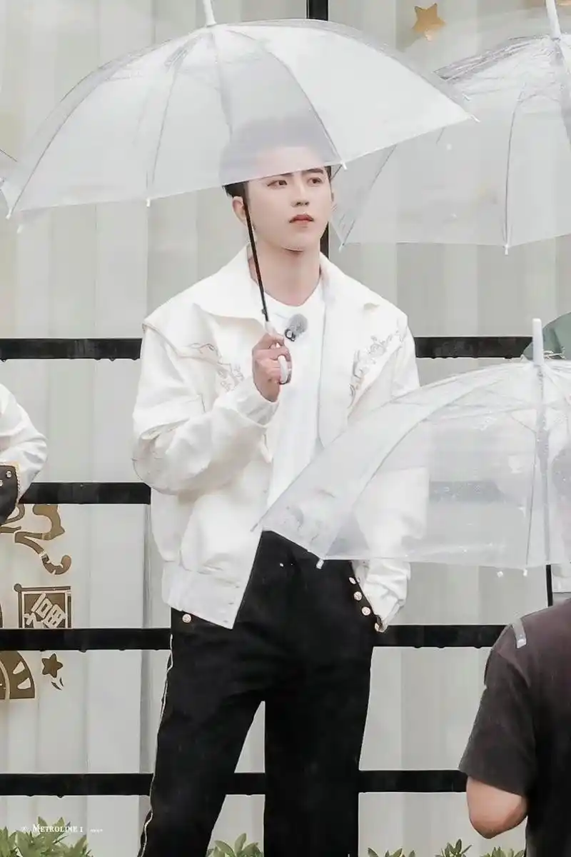 奔跑吧路透 一些氛围感图 #蔡徐坤 #蔡徐坤心动瞬间@do - 抖音