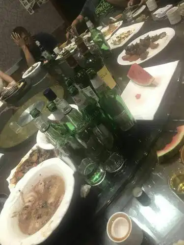 喝酒最高的境界是:人未倒,瓶已空.要不要再斟满?酒是有