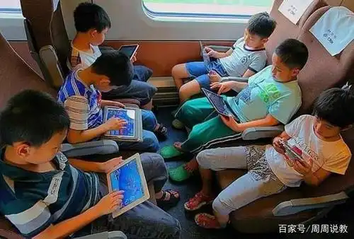 孩子痴迷玩手机?建议家长这样做,减少手机带来的不利影响