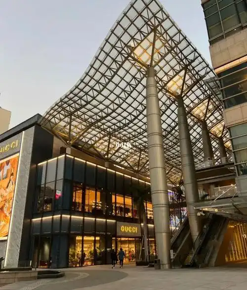 gucci在万象城的店真的好大