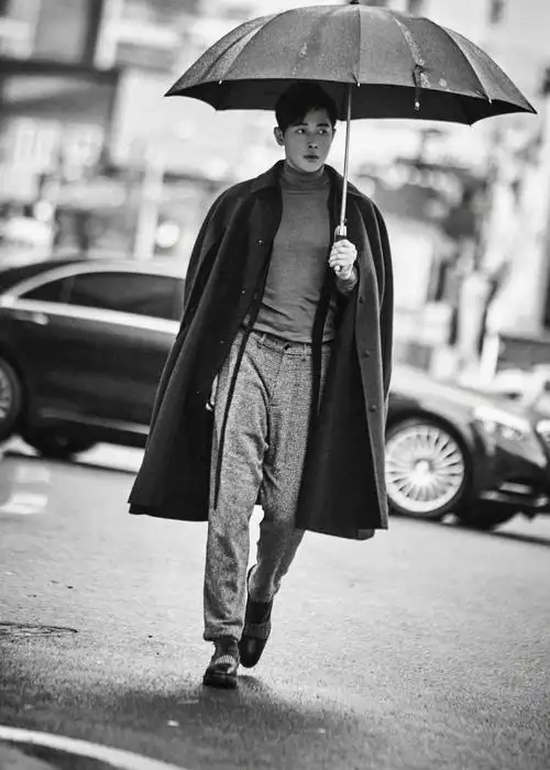 组图:罗晋最新街拍大片曝光 街头漫步尽显文艺气息