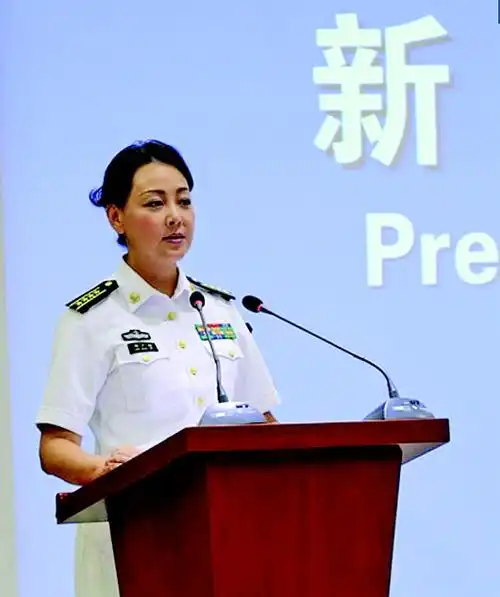 海军首位女发言人邢广梅曾参加选美大赛并获亚军