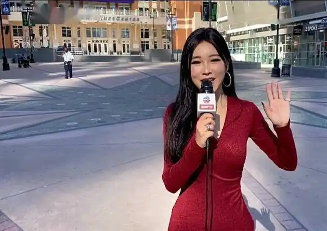 周玲安晒采访美照:重磅引援后的独行侠一路北伐 士气高涨_欧文_太阳