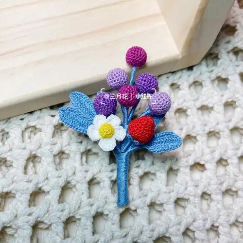撞色葡萄球球胸针钩针编织微钩附图解