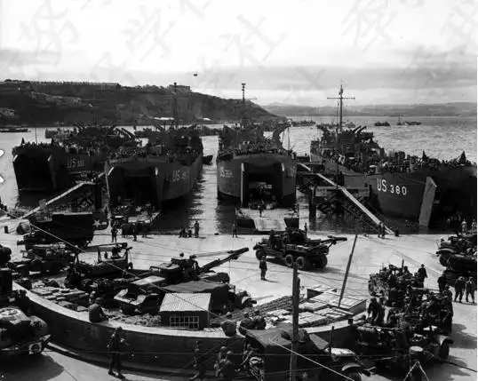 二战时期的诺曼底登陆,奥马哈海滩上的战友情深