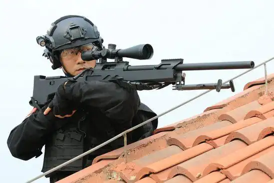 特警王韬霸气扛枪做特警为富二代正名