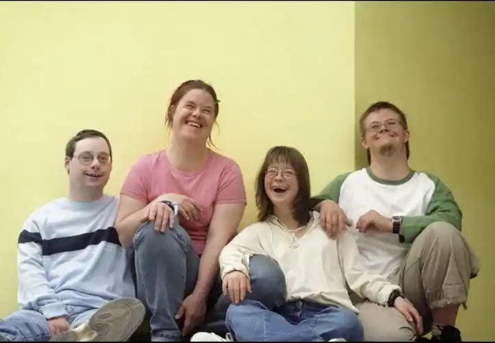 对,没错,他们就是"唐宝宝",俗称唐氏儿,又称21-三体综合征患儿,这类