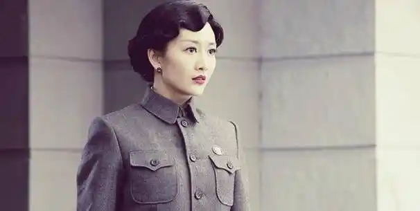 《伪装者》王鸥的七套衣服,图二最丑,图七迷住靳东_旗袍_显得_衬衫