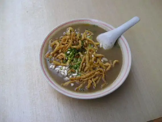 遵义周末旅游遵义特色小吃油茶汤香气诱人