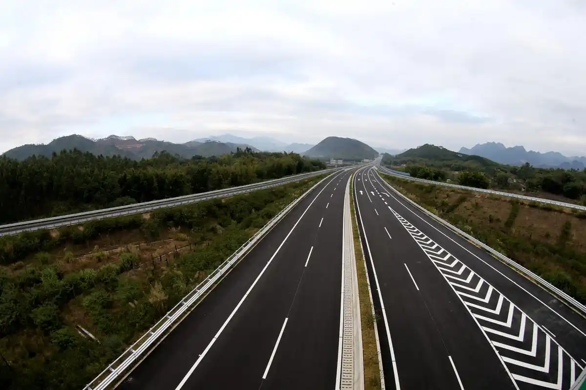 武深,汕昆高速公路韶关段正式通车!