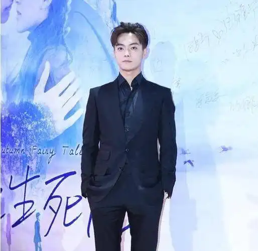 蓝色生死恋来袭徐凯携手赵露思孟美岐穿泳衣大秀身材