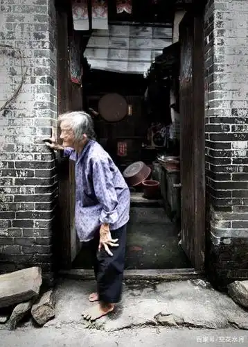 回老家看望老母亲