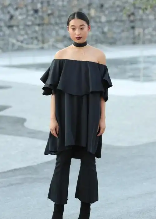 而肩宽臀小的被称为倒三角形身材.