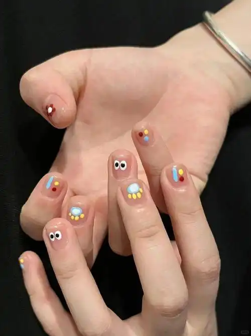 可爱又个性彩绘美甲9799