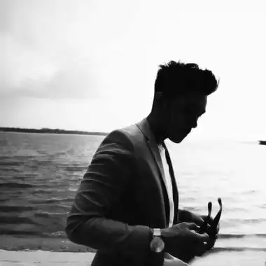 真实头像男生成熟黑白色的成熟男生头像要超清图片