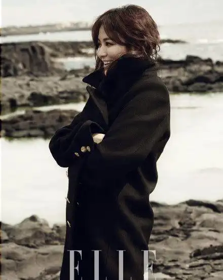 韩国女星穿chanel香奈儿女装拍摄elle杂志广告大片