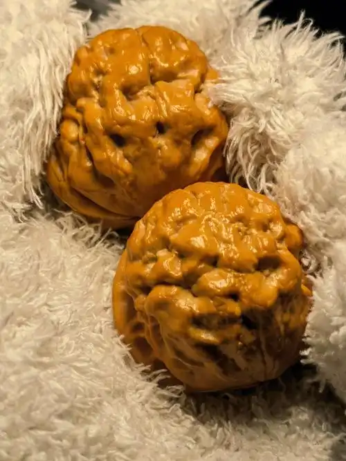 纪念一下新打的一对铁核桃