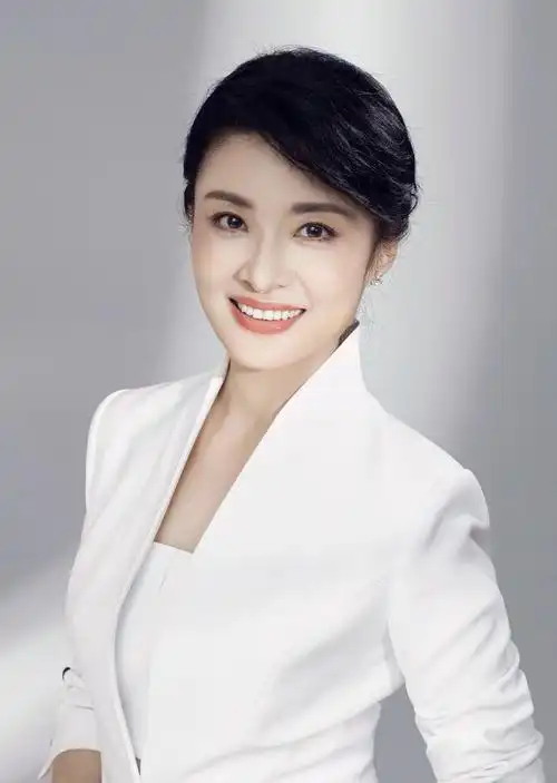 央视的5位美女主持人个个比女明星还美谁在你心里是第一美呢