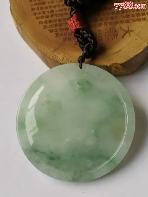翡翠山水圆牌,层次感强,大件,飘花