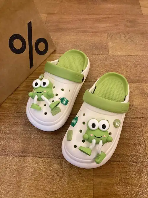 妈呀这个洞洞鞋真的可爱到犯规了!