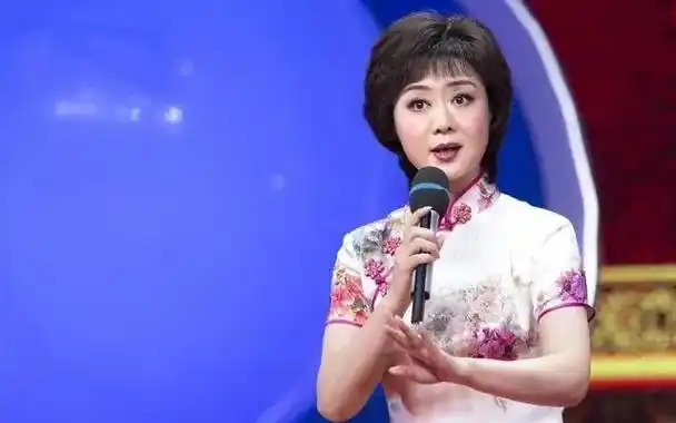 回顾京剧美人李胜素四个绯闻老公竟没一个真57岁婚姻成谜