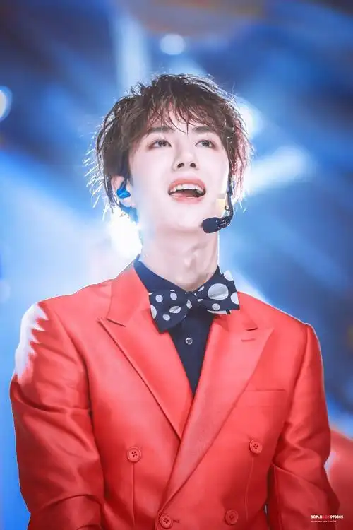 180603 创造101第三次公演录制 @uniq-王一博 大爱王爱豆 cr:logo