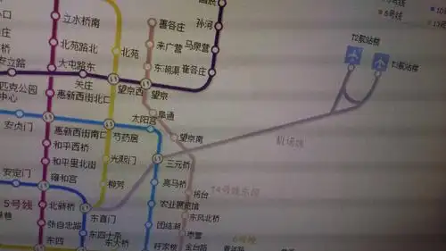 北京回龙观到首都机场t2怎么走?最快捷的!好心人在哪里?帮帮忙!