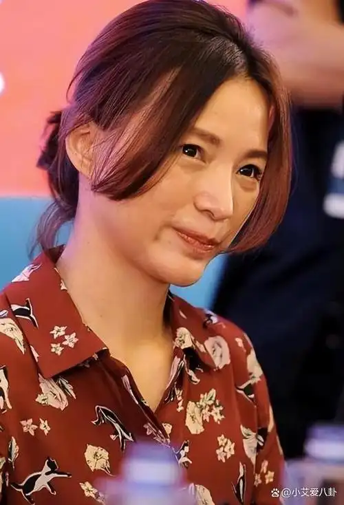 董卿老到认不出49岁素颜和中年大妈无异虽沧桑却越看越有气质